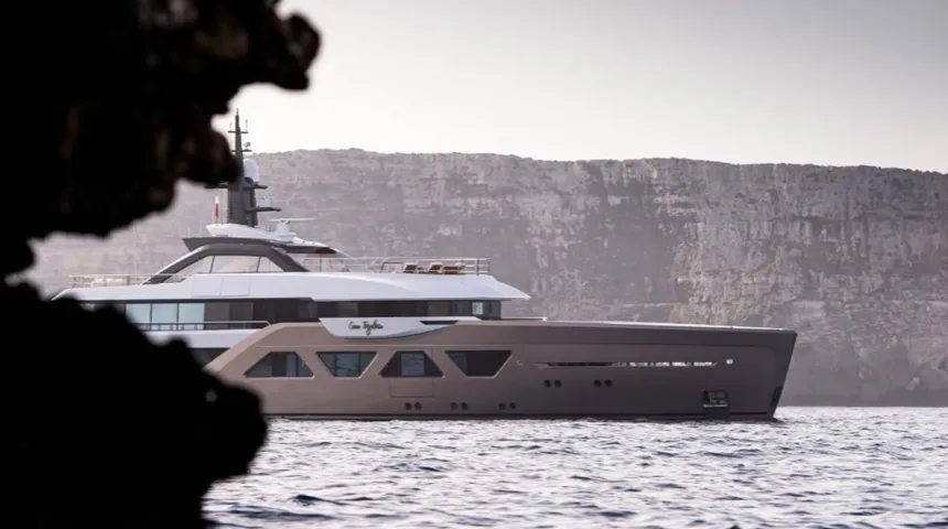 Yat için Bowers and Wilkins hoparlör sistemi