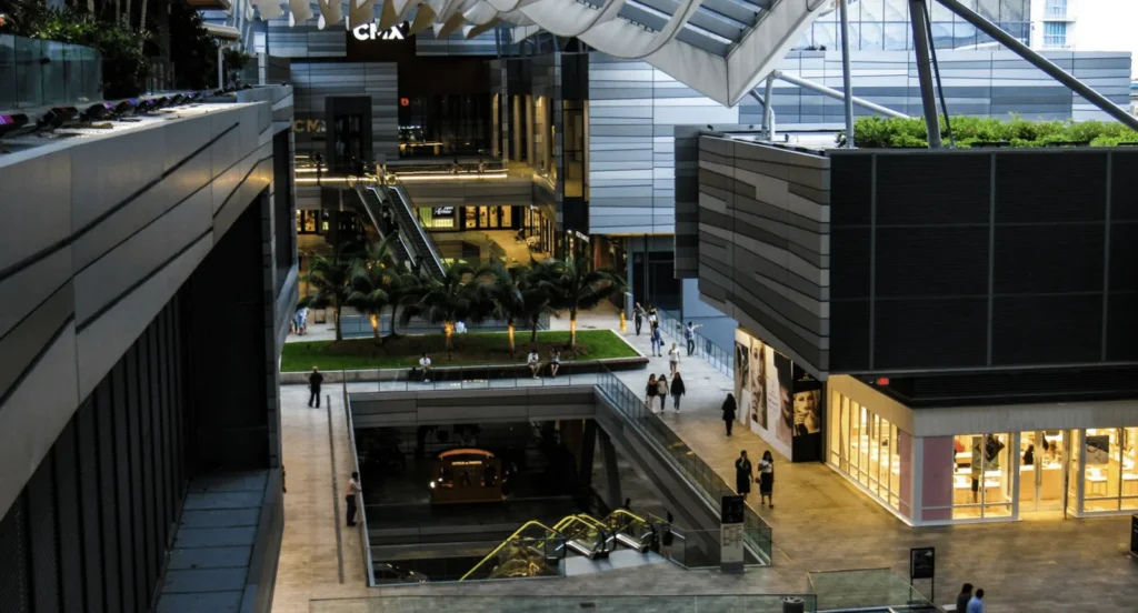 Kurumsal teknoloji çözümleri ile ticari mekânlarınızı güçlendirin.