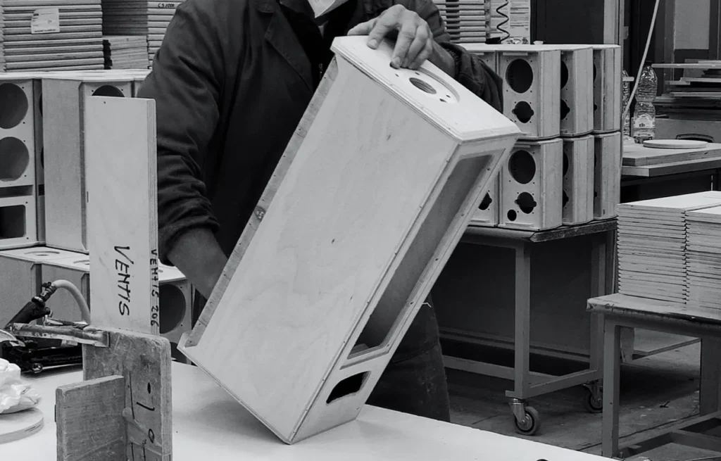 Profesyonel ses sistemleri bileşenleri: hoparlörler, amfiler ve mikrofonlar